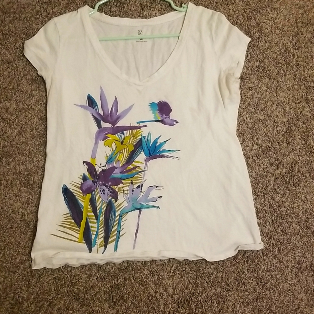 V neck screen print tee
